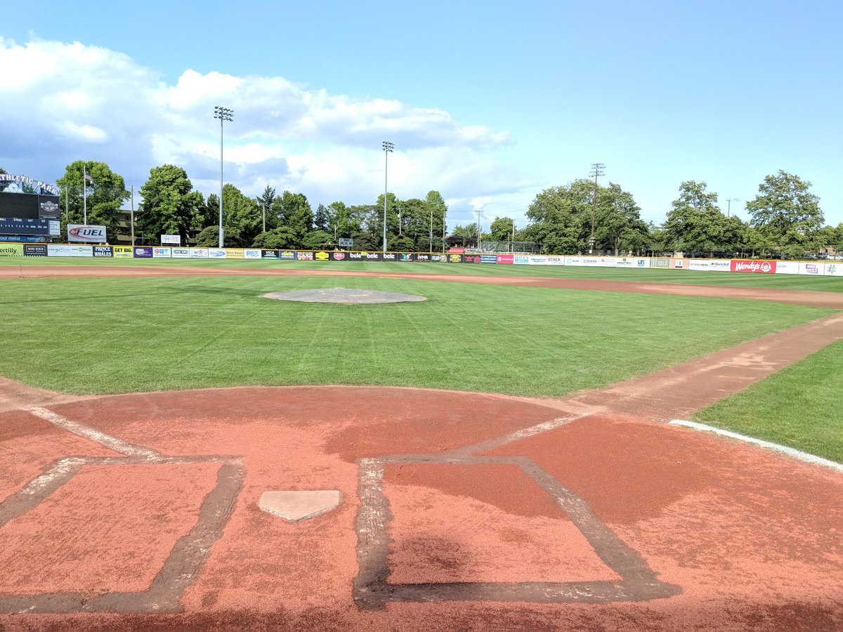 HarbourCats's tweet photo. Pitcher's view and backcatcher's view - from on the field @WilsonsStadium.
Tonight this can be YOUR view too! 

All #HarbourCats fan are invited to join us for batting practise 5:30-8:00pm. Free event. Famous #HarbourDogs available. Thanks @peninsulacoop for sponsoring! https://t.co/YuHDc17t7O