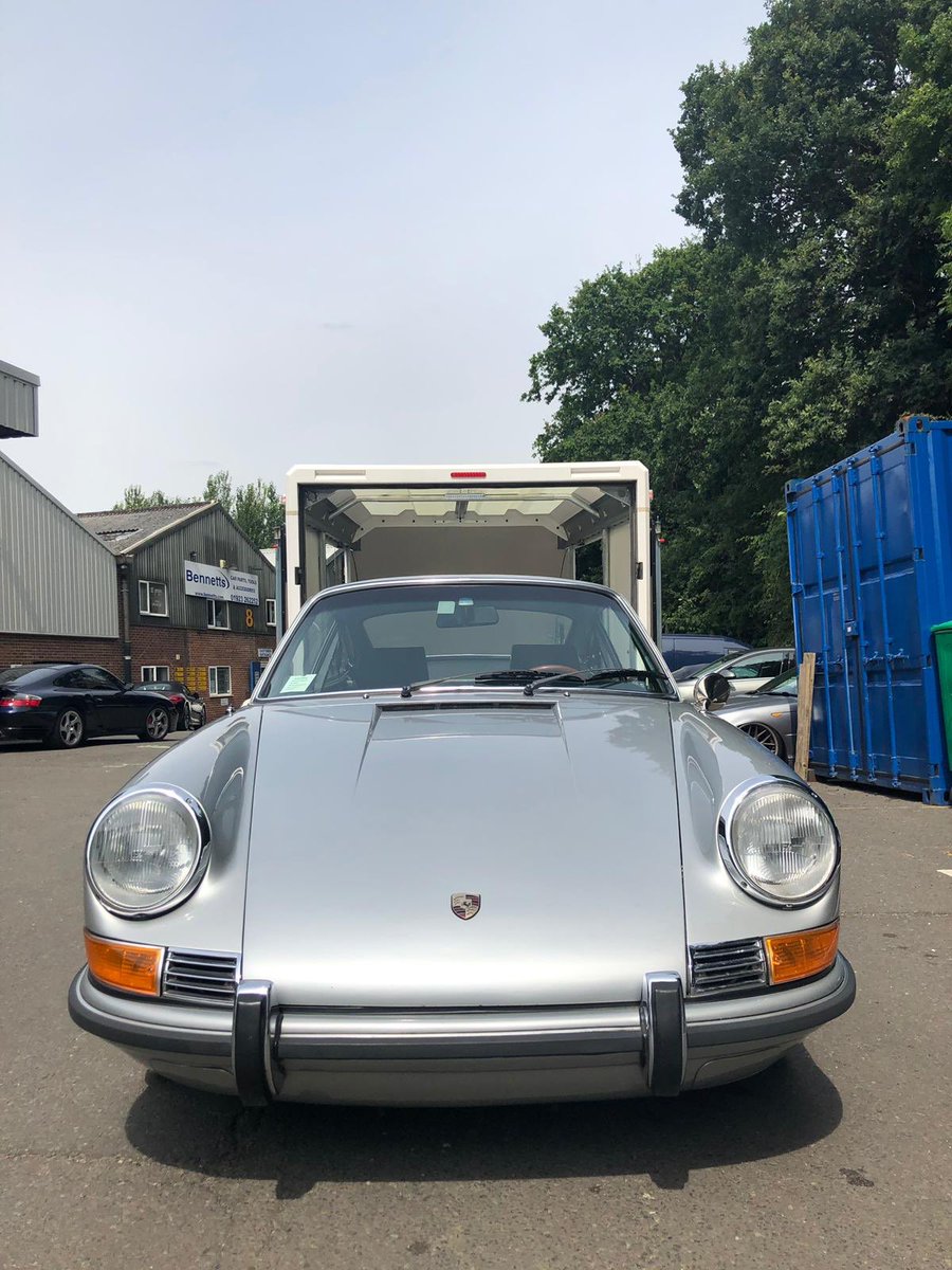 flat6logistics's tweet image. Lovely little Porsche 911E safely moved out of central London 👌 #porsche #classicporsche #porsche911 #aircooledporsche #porschecarrera #911