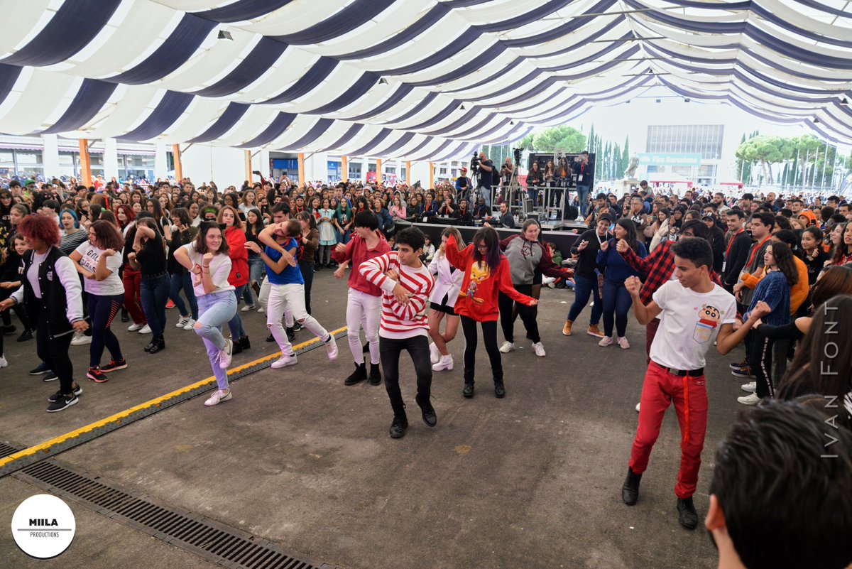 MiilaProduccion's tweet photo. Salón del Manga 2018

Kpop random dance: dance battle 
 
Un bailarín baila porque su sangre baila en sus venas. – Anna Pavlova

Foto: 
IG ivanfont13
IG alicianaya

#kpop #kpoprandomdance @FICOMIC_manga #dance #salondelmangabarcelona2018 #evento #춤추는 #안무 #댄스커버 https://t.co/b2vGnH66cM
