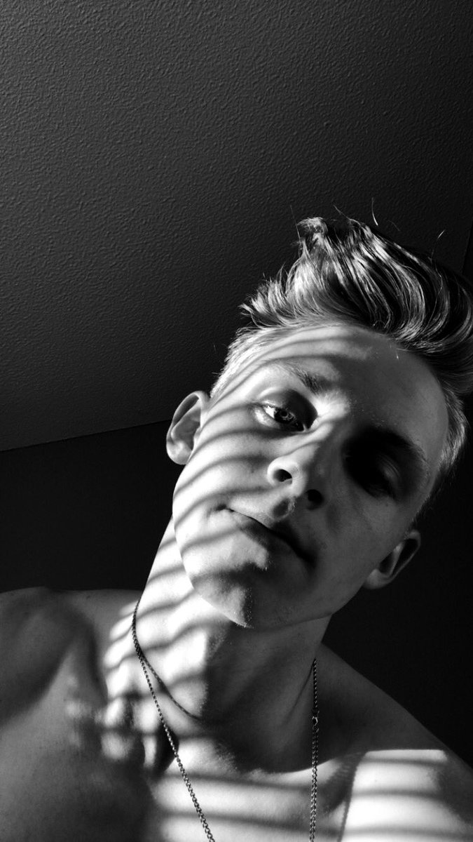 robért🌹⚡️ tweet media