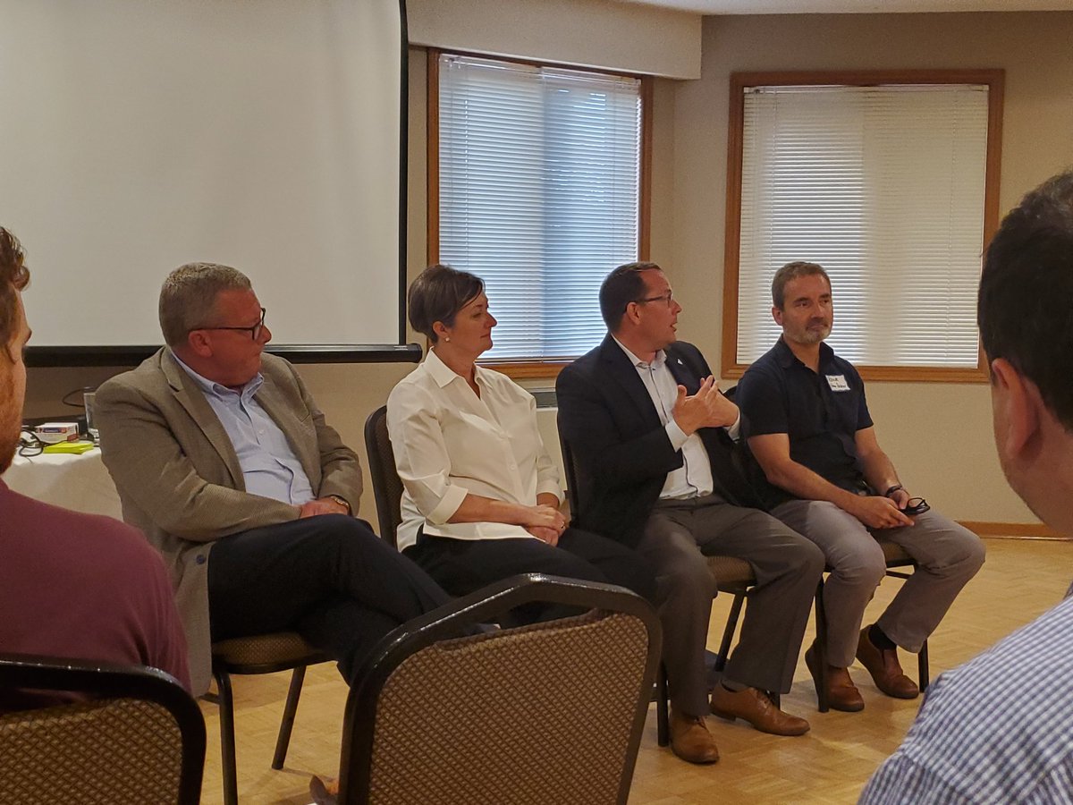 ONAgrologists's tweet image. Talking #Ontag from 4 perspectives: finance w @agcreditcorp, growers orgs w @OntFruitVeg, politics w @MikeSchreiner and education w @rvanacker. Great conversation!