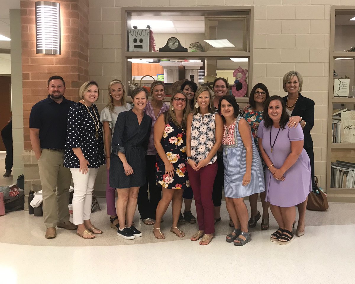 NicholsBrendaB's tweet photo. Great week of learning for these Rangers at the Writing Homegrown Institute! Thank you for time! #TCRWP #Lex1SummerLearning #Lex1Literacy https://t.co/0RA1327jFt