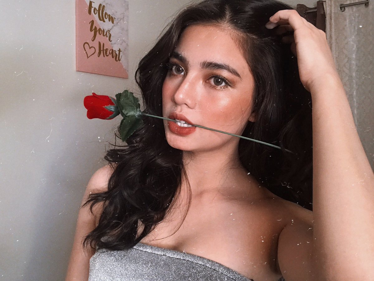 dleonjane's tweet photo. ROSES ARE RED 🌹❤️ https://t.co/knw2t4peYR
