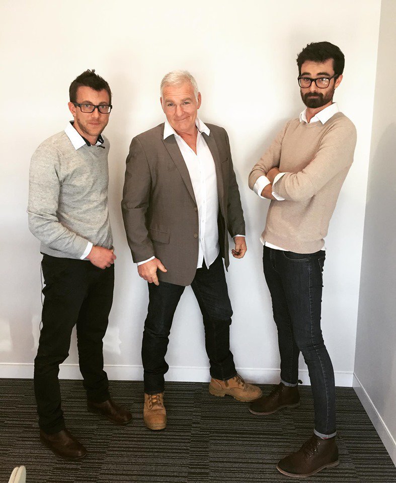 joshuacallinan's tweet image. 3 blokes walk into a bar (well, “Set of 6” set) and all dressed the same! Who wore it better? #whoworeitbetter #setofsix #samestyle @newcastleherald