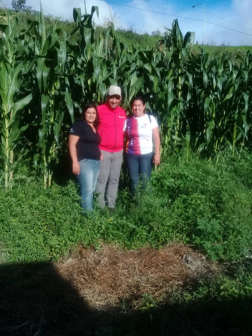 Hoy el programa <a href="/Psoymujer/">Movimiento Soy Mujer Emprendedora Vzla</a> junto al <a href="/BcodeVenezuela/">Banco de Venezuela</a> desplegados desde el Edo. Lara en inspecciones Y nuestras productoras, seguimos avanzando como lo ordeno nuestro Pdte. <a href="/NicolasMaduro/">Nicolás Maduro</a> en buscar a la Mujer Venezolana y brindarle todo el apoyo necesario para seguir produciendo.