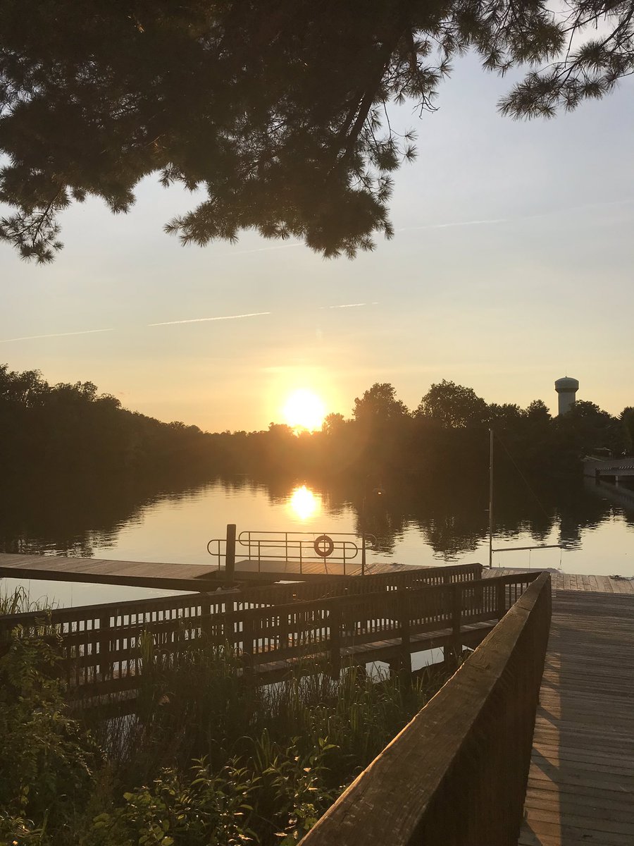 SeaEduca8or's tweet photo. Seining and measuring DO, temp, and salinity in the Chesapeake Bay. Walked to the WWII Memorial and watched the sunset at St Johns boathouse. #MauryProject https://t.co/zg07TVaej4
