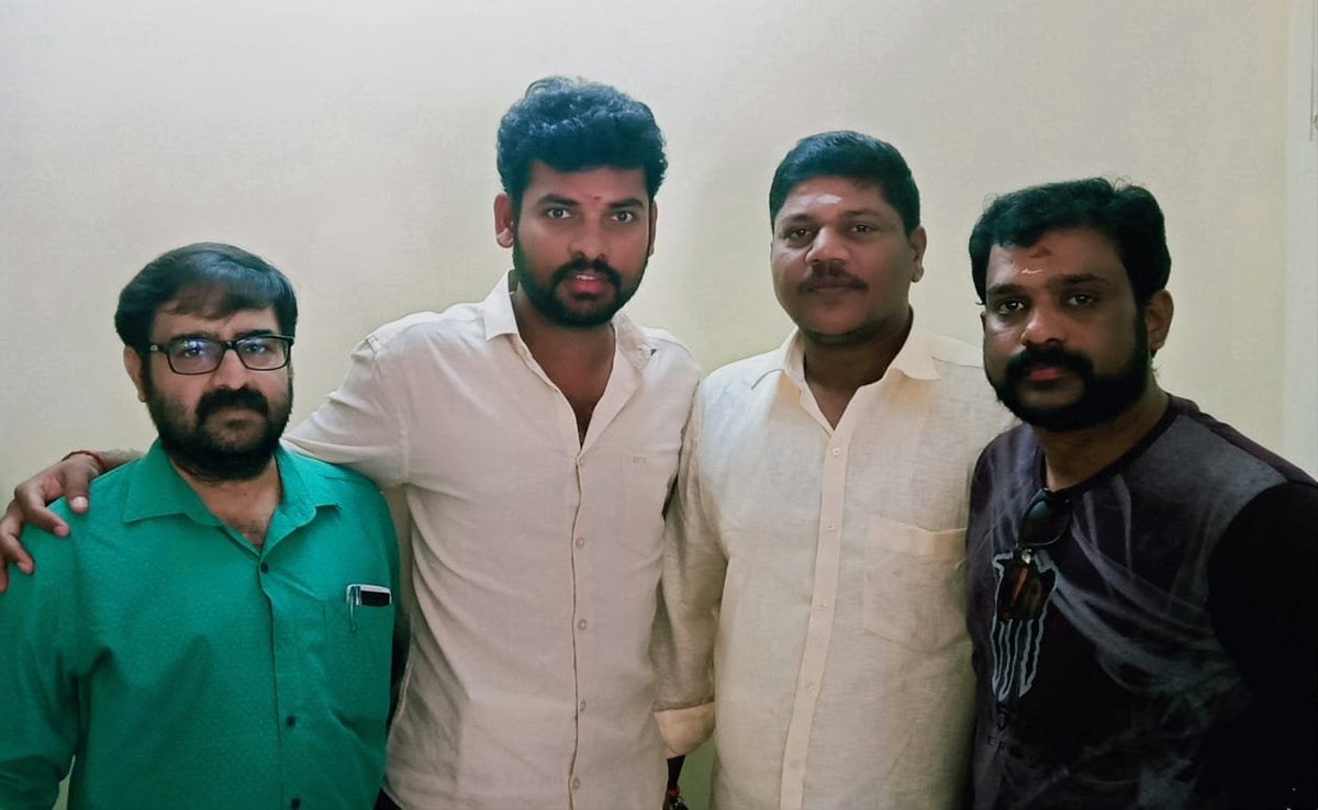 Actor #Vemal next film title is #CholaNattan #சோழநாட்டான்
Director by RanjithKanna, Harish Film Production Presents, Produced by #PaariVallal

@ActorVemal @PattukkottaiK @shiekpro @ShiekTeam