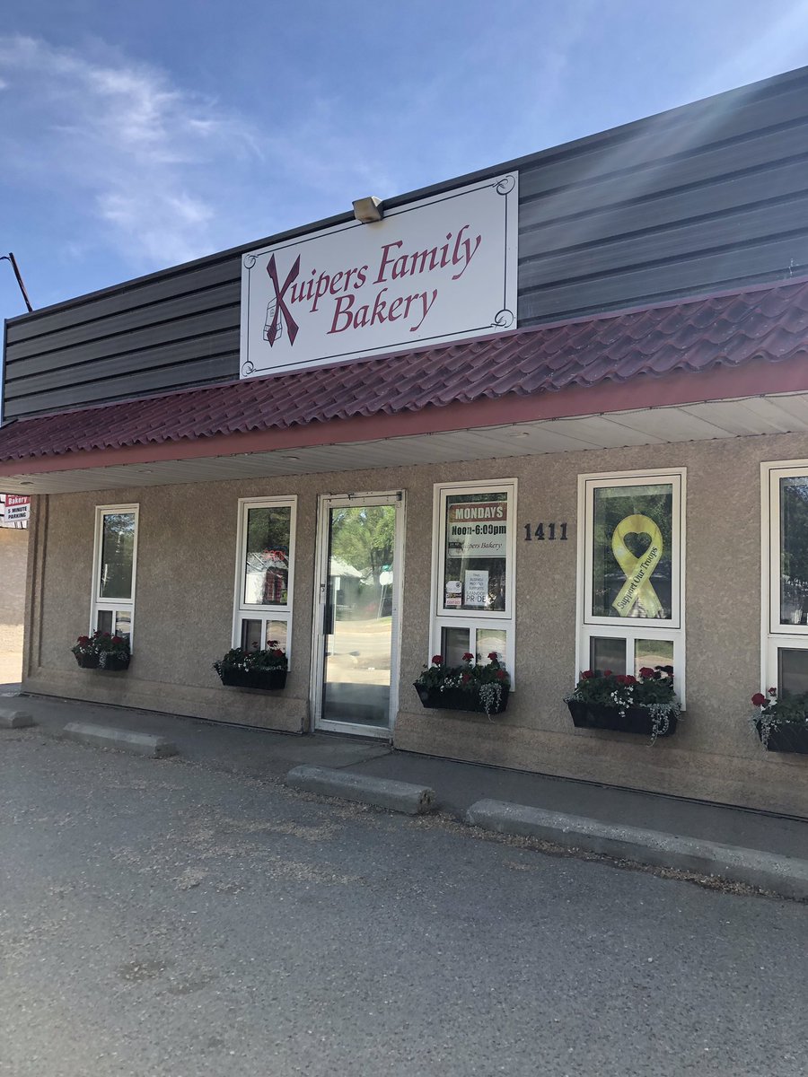 candacebowles's tweet photo. I’ve put on 16 BBQ’s in the last two months. I’ve travelled from Regina to Swan River to Steinbach to Killarney and everywhere in between and these are by far the BEST around!! We are lucky to have them in Brandon! #bestbuns #kuipers #baking https://t.co/jr2z3G506v