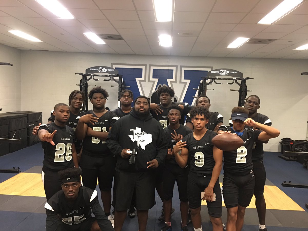 TevinStuddard's tweet photo. What #TXHSFB team should #TexasTev visit next for #USAToday2019KickoffVideo
2017 https://t.co/aUCzyNPaz9
2018 https://t.co/5RIYK450t5
2019 Florida High School Football went HARD, let’s see what Texas got https://t.co/8NfvdfYYII