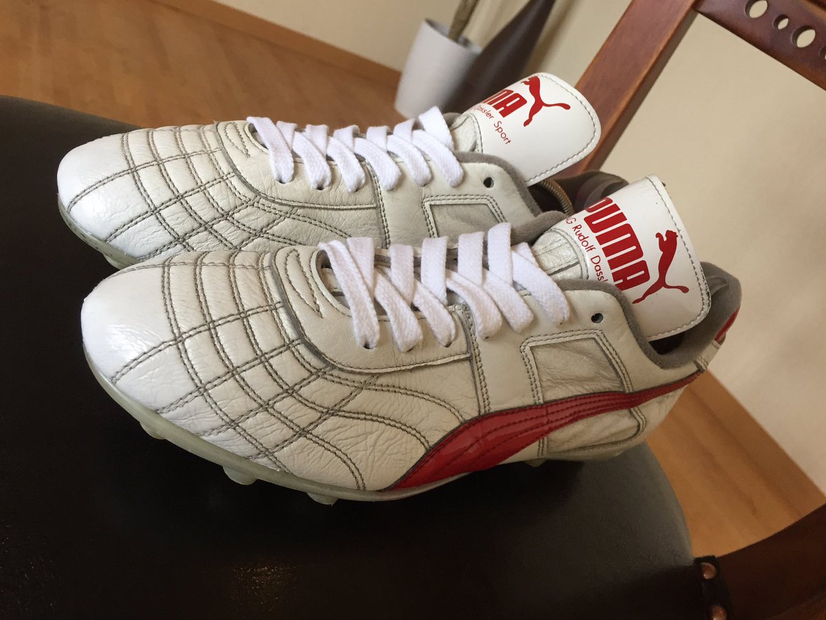 パラメヒコ、完全復活‼︎
今回は、アウトソールだけでなく中底と本体まで剥がれているという死亡スパイクでしたが、強力圧着、ピン打ち、クリーニングとつま先コーティングで見違えるような完全復活！鹿児島の中学生からの郵送依頼でした。
#プーマ #スパイク #パラメヒコ #くつ修理 #熊本 #サッカー