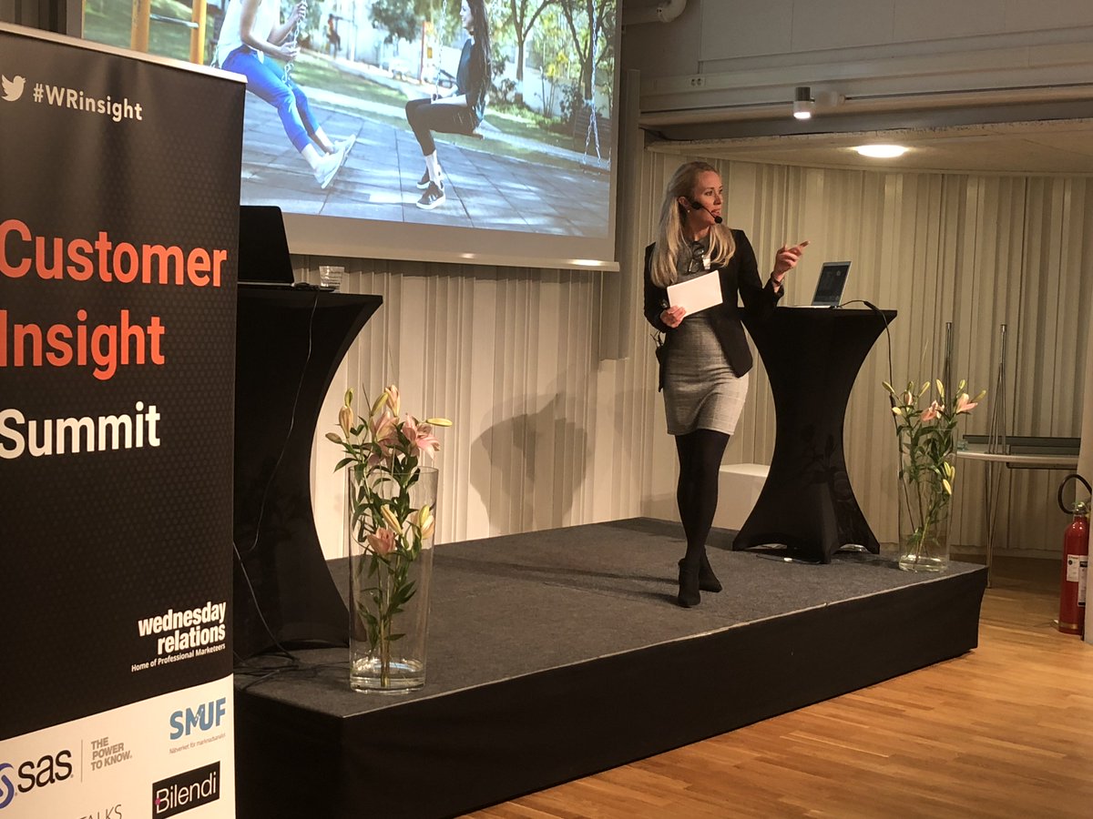 WednesdayR's tweet image. Katarina Hamnholm på Telenor pratar om hur deras företagskultur har ändrats och hur de skapar nya affärsmöjligheter med data. #WRinsight