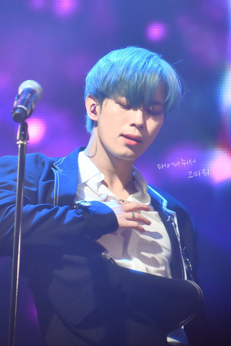 thanksyourbirth's tweet photo. Preview * 180417 쇼케이스 #VIXX #빅스 #홍빈 #이홍빈 
살려주세요 ㅠㅠㅠㅠㅠ ❗️❗️ @RedBeans93 https://t.co/UFnrOlq5cc