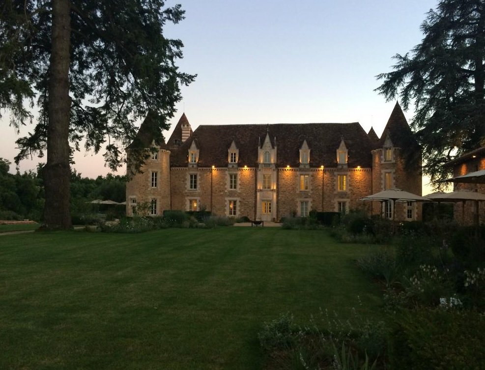Icon Connect is proud to announce the delivery of our installations in the Domaine des Etangs, a fully renovated 11th century château in Massignac, Bordeaux region. It reflects its 500-year-old past but also boasts all the service and style of a modern five-star hotel.