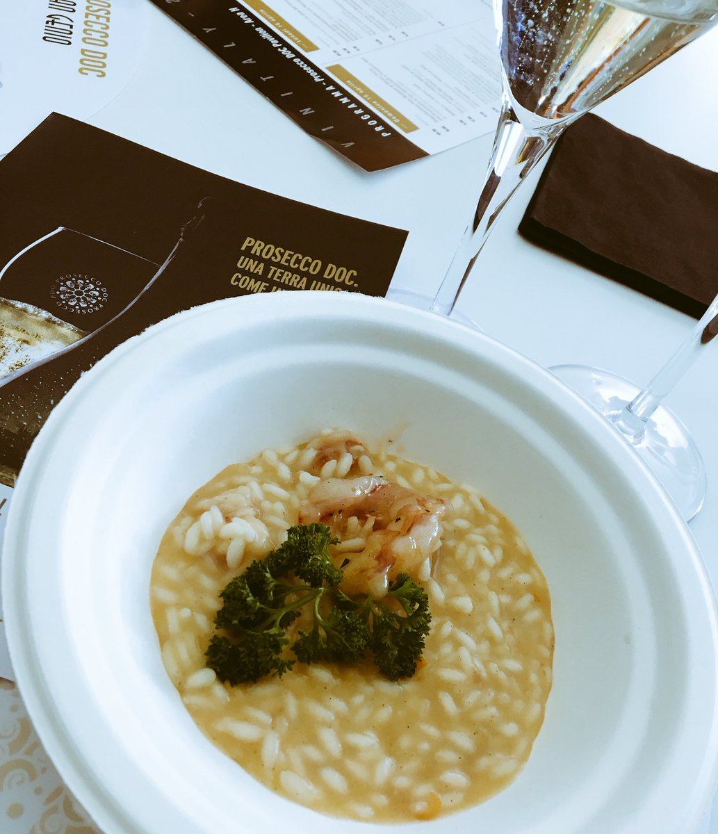 #risotto gamberi, porri e arancia ecco la #ricetta dello Chef Orlandi di <a href="/VillaMalaspina/">Villa Malaspina</a> oggi allo spazio <a href="/DOCProsecco/">Anna Segato</a> 🔝🔝 #vinitaly2018