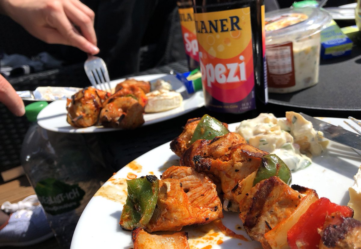 ObjectiveSW's tweet photo. You can eat lunch like a normal person. Or you can eat lunch like a member of the .objective team. A BBQ. On a roof deck. In the sun. Like a rockstar. 😎 

#insideobjective #objectivesoftware #objectiveracingteam #bbq #doingitright #sun #lunch #foodporn https://t.co/ydifvvyFMC