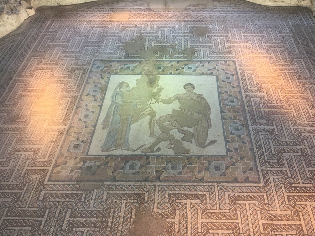 Nuestro alumnado de 1* ESO visitando esta mañana el Parque Arqueológico de Carranque. Espectacular!