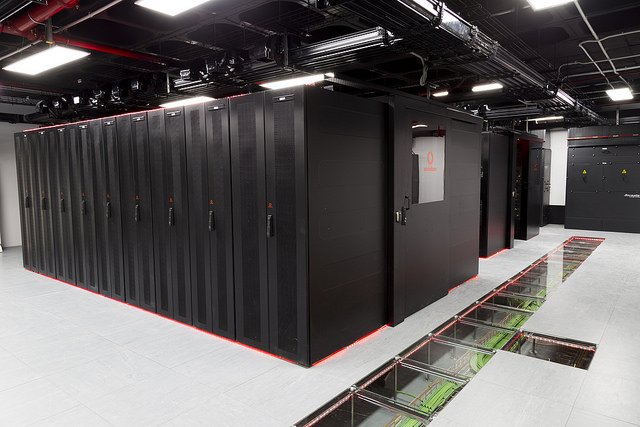 Avicenteranz's tweet image. Hoy @VodafoneEmpresa revoluciona la digitalización del mercado empresarial con la primera propuesta basada en #Cloud, voz ilimitada y datos móviles adaptables para todos los empleados de la empresa, con Vodafone Infinity y un nuevo Data Center linkedin.com/pulse/vodafone…