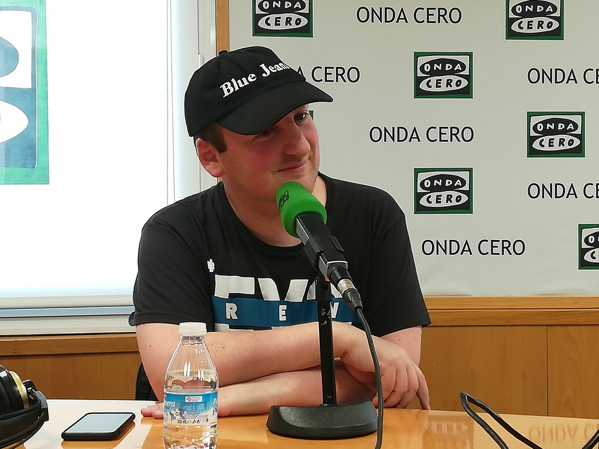 Entrevistem avui a <a href="/FranciscodPaula/">Blue Jeans</a> #BlueJeans que ens presenta #Lachicainvisible a <a href="/OndaCero_cat/">Onda Cero Catalunya</a>. Un autèntic fenomen en literatura juvenil.