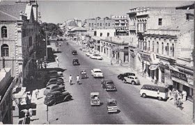 KarachiisSindh's tweet photo. بارنیس اسٹریٹ کانام تبدیل کرکےجمیلہ اسٹریٹ، ایلفسٹن کو زیب النساءاسٹریٹ کردیاگیا۔ایلفسٹن جہاں پرکتابوں کےدوکان تھےوہاں بوٹوں کےدوکان کھل گئےہیں۔ایلفی ریسٹورنٹ جہاں ادیب،کمیونسٹ،صحافی آکےچائےپیتےتھےوہاں جیولری کا دوکان کھل گیاہے۔چاکیواڑہ,لیاری کودھشتگردوں کےرحم کرم پےچھوڑدیاگیاہے۔ https://t.co/dNiPo91Hss