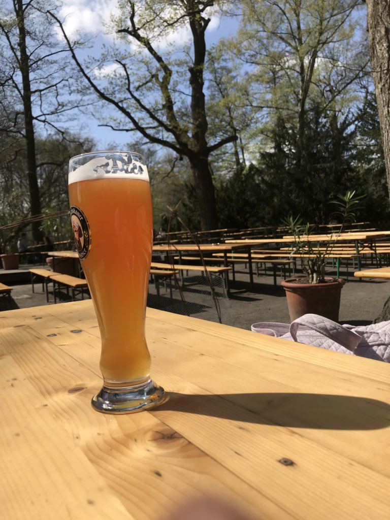 PRossberg's tweet photo. Das einzig Sinnvolle nach einem #Pekip -Kurs in Berlin-Mitte. #MeineGüte https://t.co/qbKpLlMadW