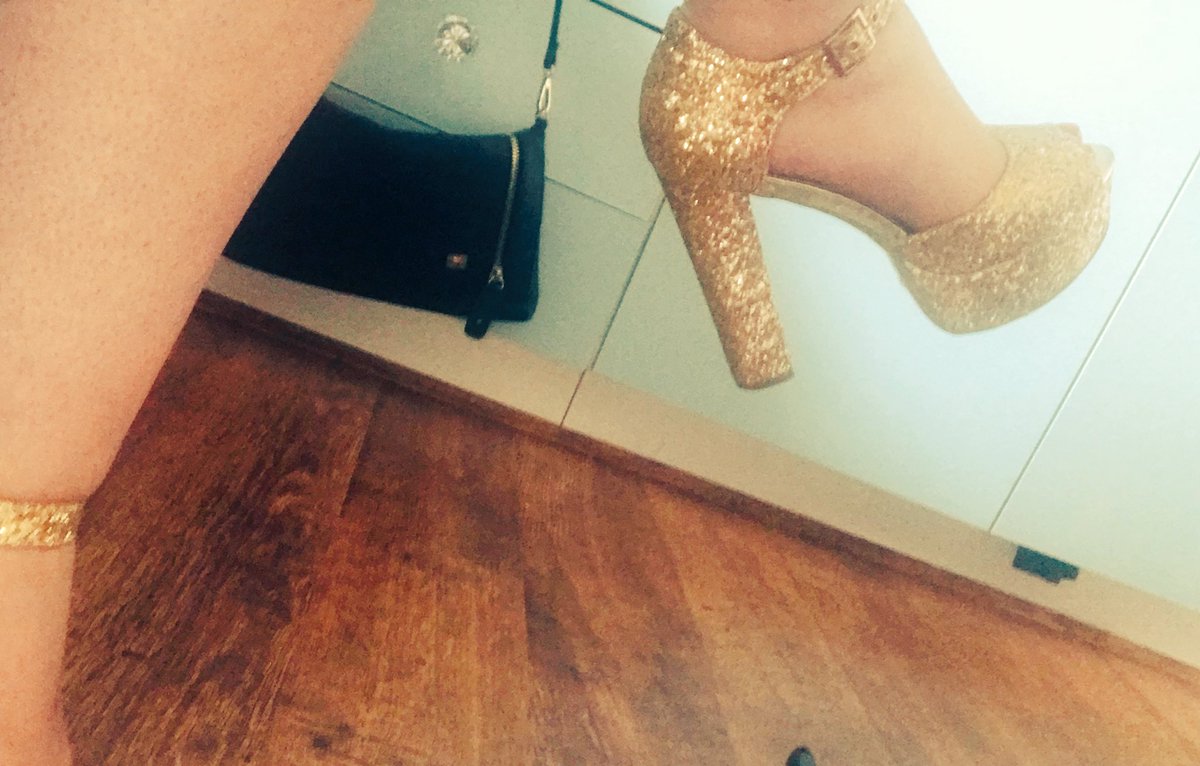 mollyaddiction_'s tweet photo. You’re weak for my sexy toes in these glittery heels aren’t you? Worship my ass &amp; toes while I sit and spit at you 😂 @RTDoms @RTPromoWorld @RTP1G @BlackRoyaltyRT @RTGoddessPromo @RTfaggot @RT4FindomQueens @RTpaypiggy @RTwimp @RTSlutt @RT_Pup @Weak4feet @find0m @RTpaypiggy https://t.co/JSxWptX0ep