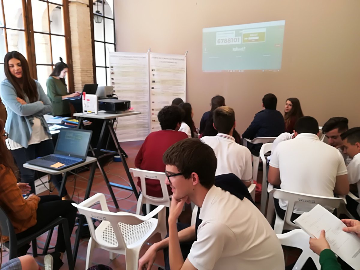 cole_sagrada's tweet photo. L'alumnat de 4t d'ESO ha visitat la fira #orientat iha rebut informació sobre la formació i les eixides laborals de diferents àmbits @begogras @nandis_ma @AngelSAFAM @XaviPratsblay5 @ChordaBlay @Albaros9 @RuizCliment @neuetes6 @safammercedes @SevalMajo @vicen666666 @cecosba https://t.co/xsNT3FkGv1