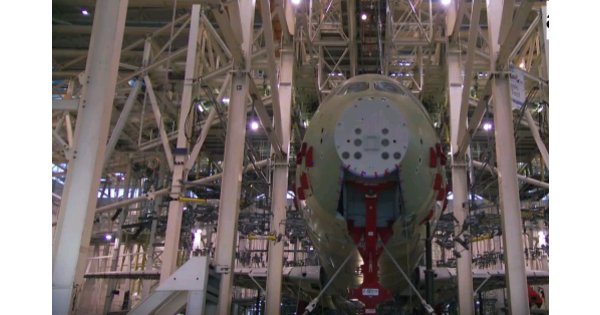 JDComposite's tweet photo. [Video] Quand les ailes des avions sont poussées volontairement à la rupture https://t.co/nzka7TYJpb https://t.co/rTK1dlxorj