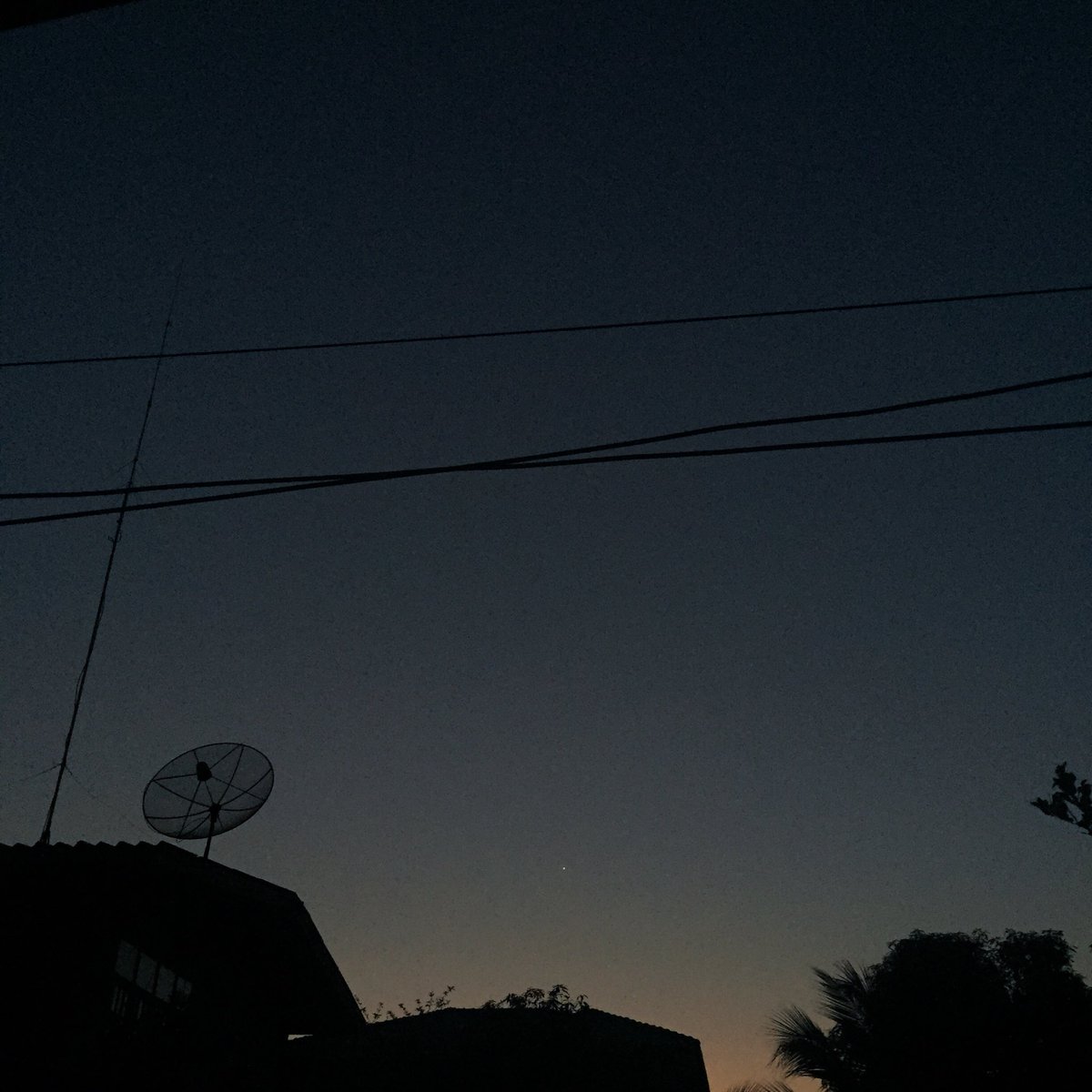 naruawannii's tweet photo. ฝากดาวดวงเล็กดวงนั้น ช่วยบอกเขาที่ว่าฉันคิดถึง💫 #79daysleft https://t.co/9S2q1e6FLm