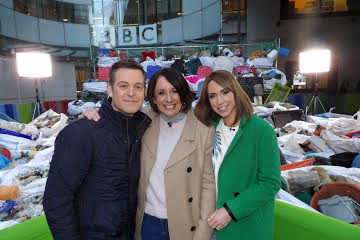 lucysiegle's tweet photo. I've spent 10 years covering stories for @BBCTheOneShow because I love it and the way they cover issues that matter. Last night's #plasticpollution show was case and point. (Plus these two obviously). https://t.co/33frUAUPeB