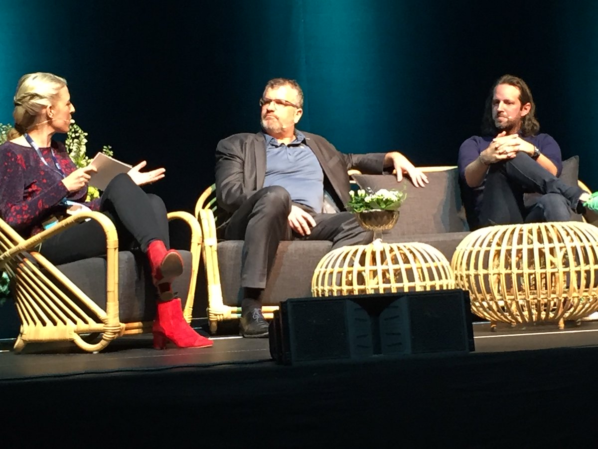 DigitalOdense's tweet photo. Talk m. @thechiefunicorn og Torben Frigaard: ”Det gælder om at have de rigtige værdier og turde leve dem ud, men det nytter ikke noget hvis medarbejderne ikke kender dem. I @umbraco tror vi på mennesker fordi vi ved at de bedste løsninger kommer fra mennesker”. #digitalodense https://t.co/LDUsxIByRq