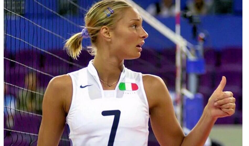 FrancescoB1112's tweet photo. 🔝 “Le coppe 🏆 si vincono in allenamento, si va in gara per ritirarle...” @maucaccia 🏐 in aula per @iBicocca in @unimib 😀🔝@SkySport https://t.co/BhT4wAxuYA