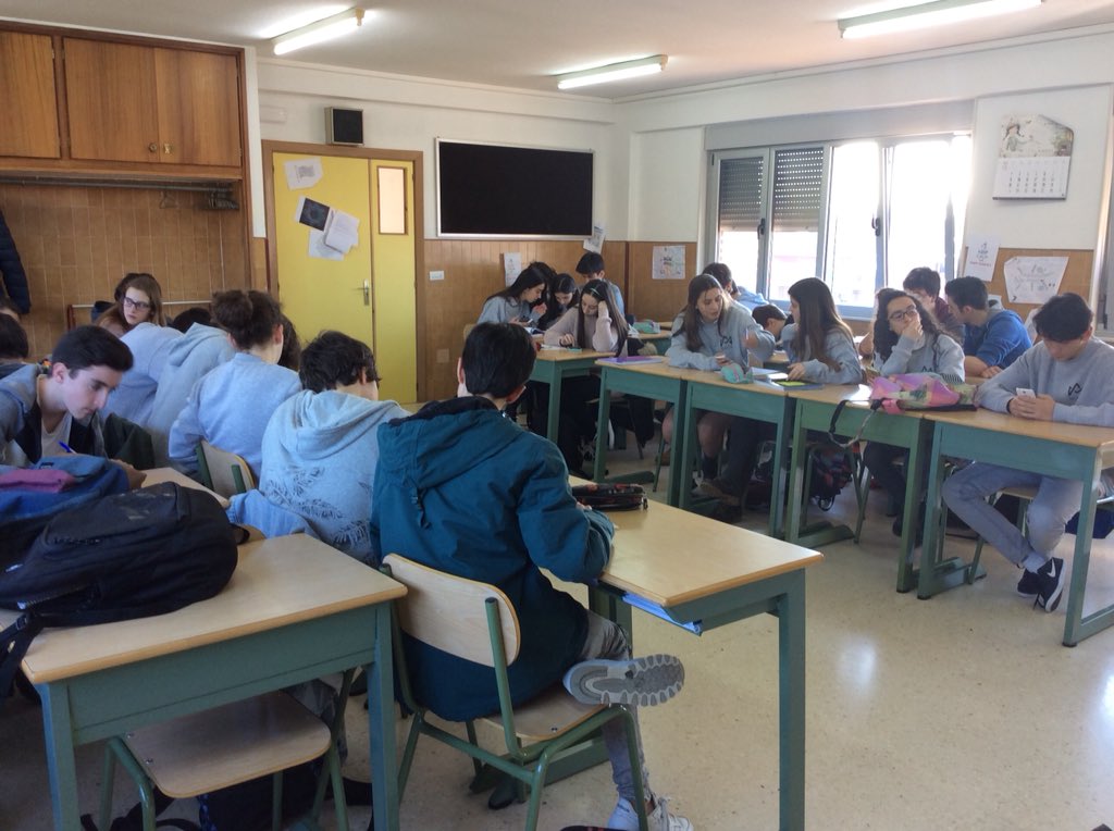 4ESOAuseva's tweet photo. Controversia académica ¿fue positivo el proceso de colonización? ¿Cuáles han sido las consecuencias? La clase está dividida ¿quién ganará? #EweekMaristas @ausevamaristas https://t.co/pDhDJuNXqf