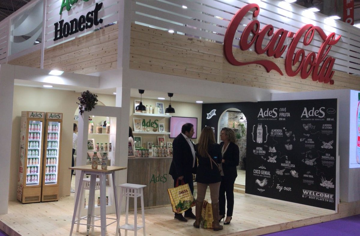 CocaColaEP_es's tweet photo. #Barcelona acoge #Alimentaria2018, la feria de alimentación, bebidas y gastronomía líder en #Espana y un referente internacional para el sector, en la que degustaremos nuestro porfolio más innovador https://t.co/6J1KXisthG