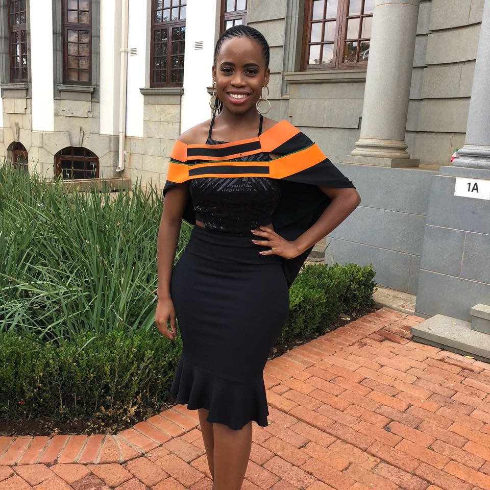 Tlholo_Thulo's tweet photo. #UFSGraduate
#UFSGraduation2018
😭😍🎓 https://t.co/rep39zu4VC