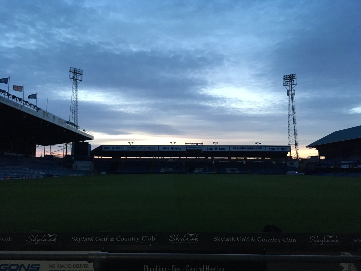 EstelleWatson29's tweet photo. I'm not sure i "awoke" to this view, rather I emerged from my sleeping bag to it... Unforgettable night @The_CEOSLEEPOUT https://t.co/Wkq6U7Py6w