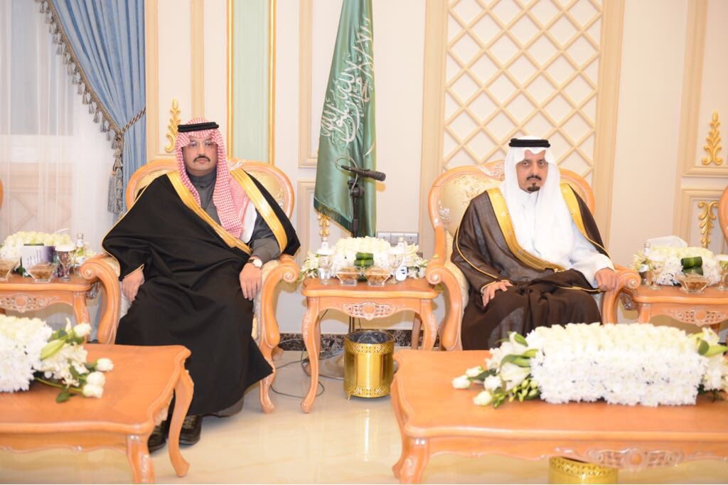 q_asir's tweet photo. سمو أمير منطقة عسير وسمو نائبه في ضيافة شيخ شمل بني مغيد وبني نمار الشيخ علي بن سعد آل مفرح العسيري #قبيلة_عسير #عسير #عسير_الهول #ابها https://t.co/7GS813l8Zh