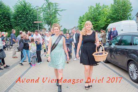 Kersenfeest's tweet photo. Wie o wie worden Kersenkoningin en hofdame 2.0 Kersenfeest Driel 2018?
Geef je voor 30 april a.s.op en stuur een mail met foto en motivatie naar info@kersenfeestdriel.nl en wie weet worden jullie de trots van Driel.#kersenfeest #Driel #overbetuwe https://t.co/kUScN1dG8d