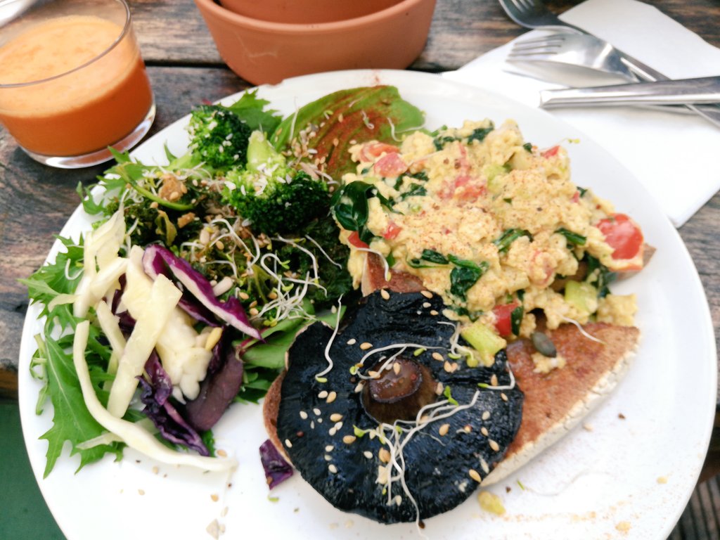 foodieinbristol's tweet photo. Mega lush breakfast @BeetsNRoots - get your five a day in one meal! #bbbeetsnroots #socialight https://t.co/KH9jwwNgok