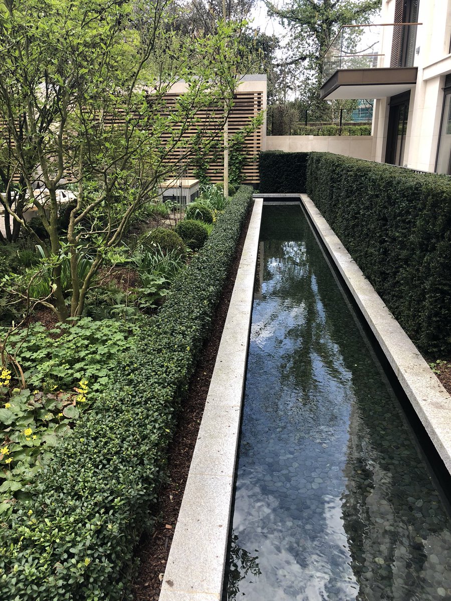 NEOBankside's tweet photo. #Nativelands development #hollandparkvillas landscaping by @GillespiesNews was looking fabulous yesterday #kensingtondevelopment #luxuryapartments https://t.co/3zztMK7pAu