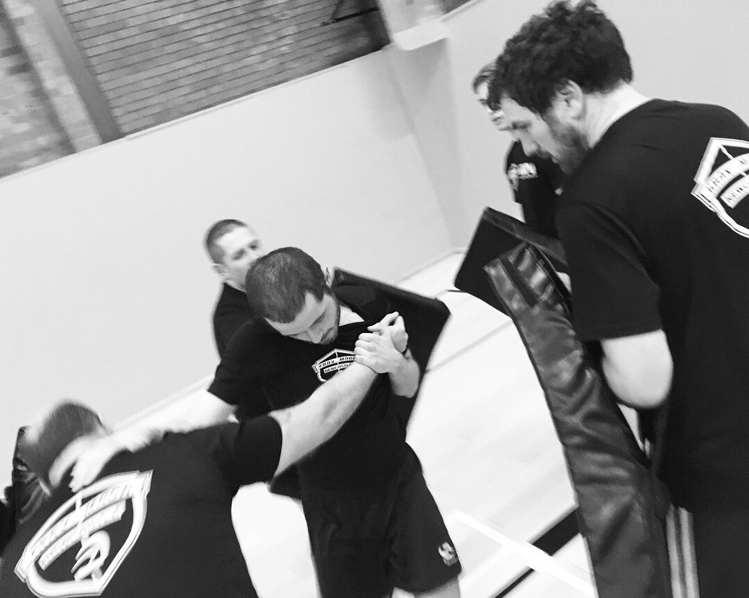 KMNewcastle's tweet photo. Last night was awesome! Some really good Krav Maga on display during some hard pressure testing.
#kravmaga #newcastle #kravmagaalliance #kravfit #strikefit #selfdefence https://t.co/BhAbH9QoVp