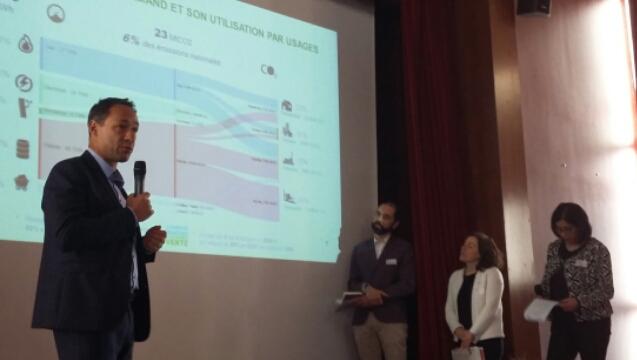 emmadetoni's tweet photo. En direct de #energymeeting organisé par #ecosystemcleon4.0 intervention de @AlbanVerbecke de @EnergiesNdie avec @SDeniard @BASF @MetropoleRouenN @CCIRouenM @renault_fr @ademe @WWFFrance @AFNOR @CANSeine https://t.co/qzgJmO7isR