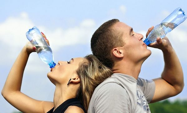 Stilopolis's tweet photo. Consumo di acqua: ecco quando è davvero salutare... https://t.co/1eMQ9NGgbB