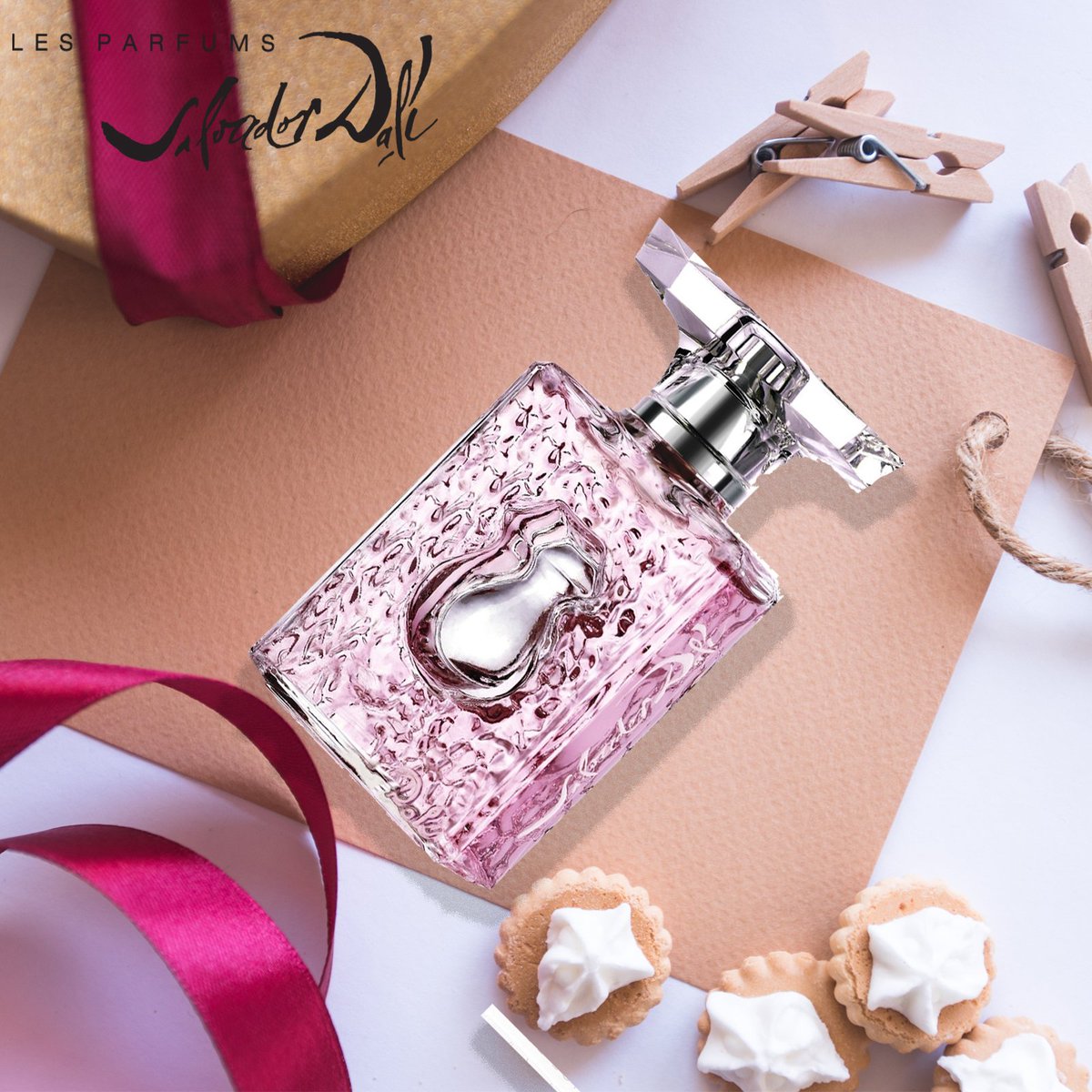 DaliPerfume's tweet photo. DALIA
یک عطر گلی_میوه‌ای سبک و سرشار از زندگی که یادآور خاطرات خوش در یک روز آفتابی‌است.مخصوص بهار و تابستان
#عطر #سالوادور_دالی #ادوکلن #هنرمند_اسپانیا #فرانسه #salvador_dali https://t.co/SiHuBFmIry