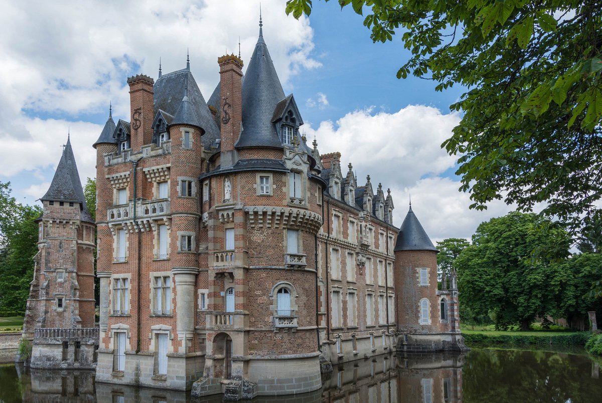 MyLoireValley's tweet photo. Le château de #Combreux de style néogothique et ses douves...un voyage dans le temps.

#ValdeLoire #MyLoireValley #Loiret #châteaudelaLoire

Crédit photo : Nicolas Caulier (FlickR - copyright) https://t.co/PjxdYbjudj