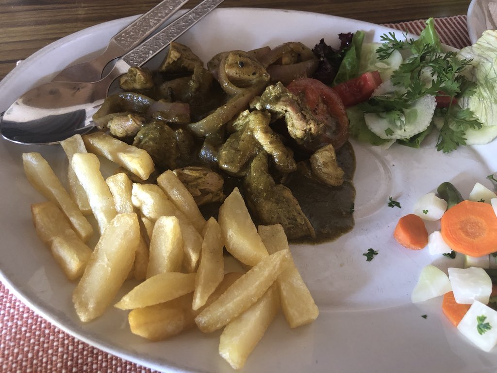 NitinNaik5's tweet photo. The #prawns #balchao and the #chicken #cafreal definitely did not disappoint. #venite #foodie #goa https://t.co/o8pV5ApudC