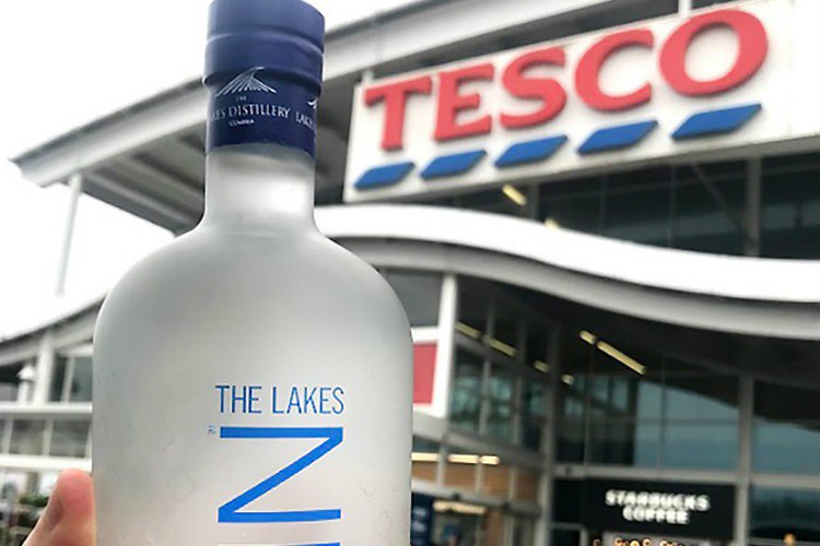 Lakes Distillery gin launches in Tesco #TheLakesDistillery #Gin #Tesco #Drinks #BusinessSuccess #TheLakeDistrict ow.ly/vOFw30jwJQO