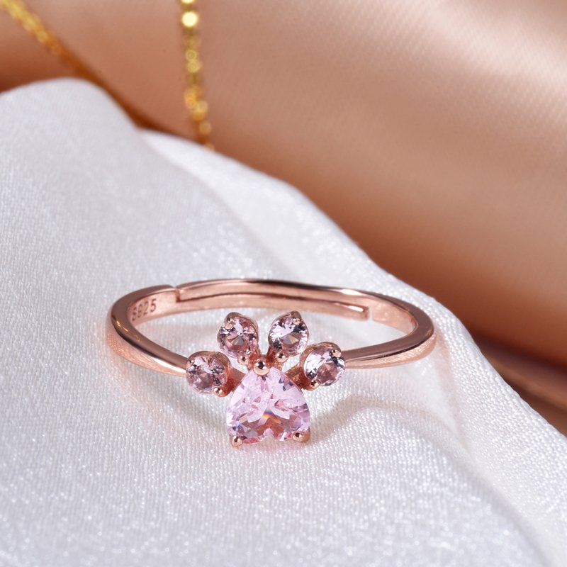 SLeaf2012's tweet photo. ☺️Every girl who loves cats is an angel sent by God. 
Every girl who loves cats is God's best gift for boys. 
Girls who love cats are extremely characteristic, they are adorable and warm-hearted. If you or your female friends love cats, pick the best cat accessory.
#catjewelry https://t.co/S8ztXOkaZZ