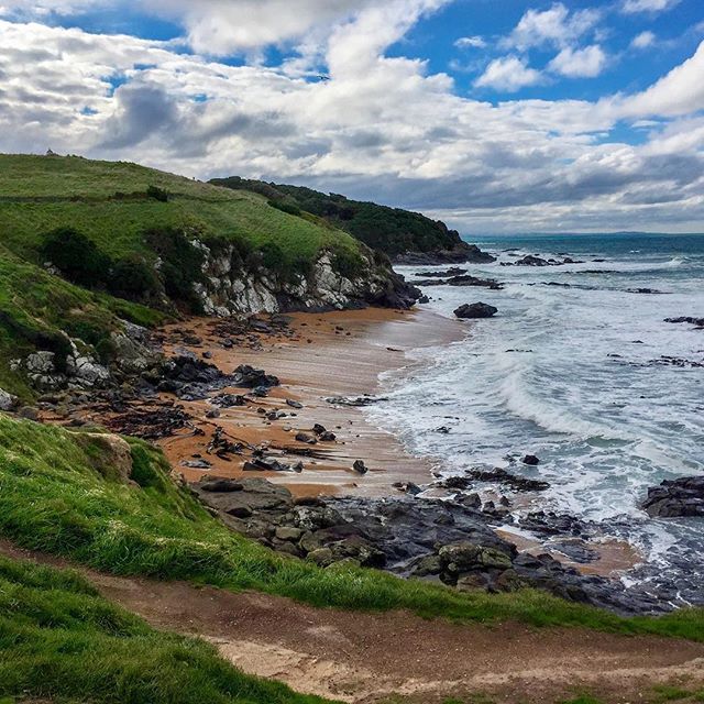 Although Winter is slowly (or as in last week: super fast) coming to New Zealand the coastline of the South Island is exciting enough despite the weather. We loved to share our time at this lonely lighthouse with penguins and seals. ift.tt/2Hp9GSq