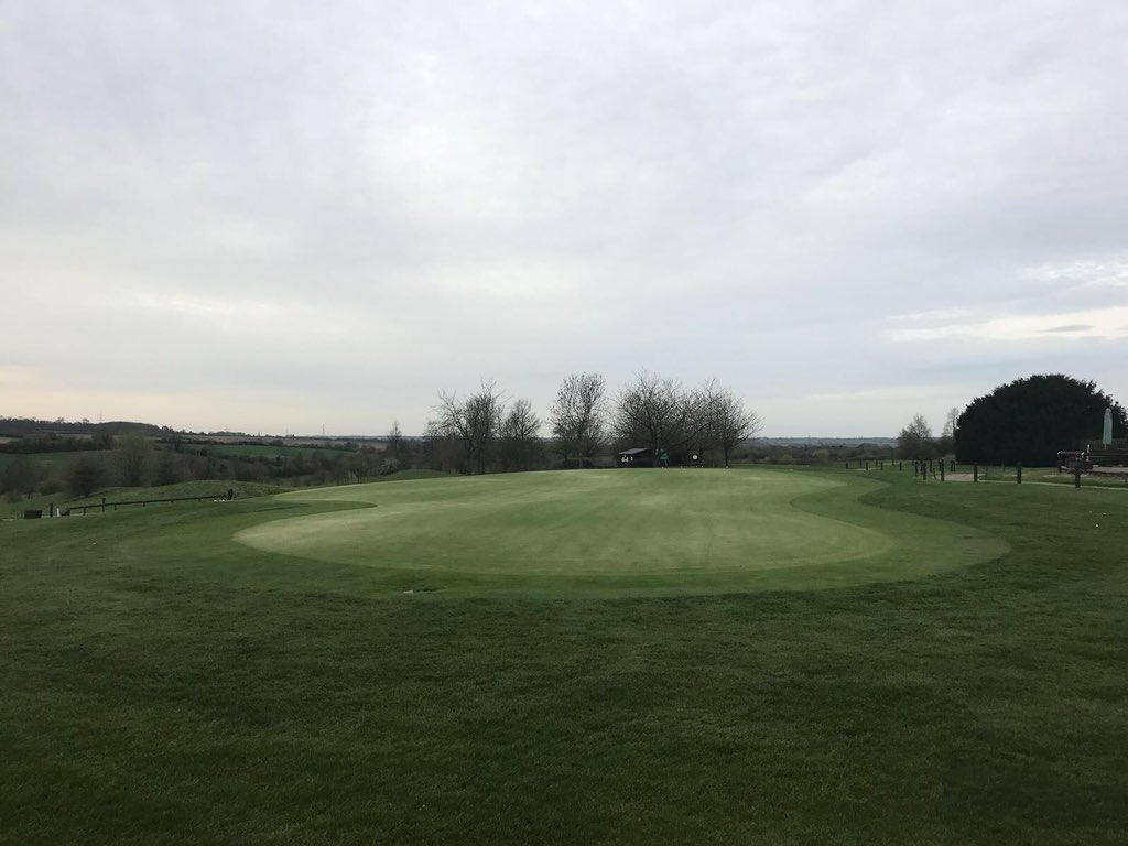 andycopeland088's tweet photo. Perfect morning for a light verti cut, cut, top dresss and a drag in. #truegreens #firm 😁 @IainBiggs @ChesDowns @CrownGolf @SkipseyArren @JG_GREENKEEPER https://t.co/2hP1BxZrkI