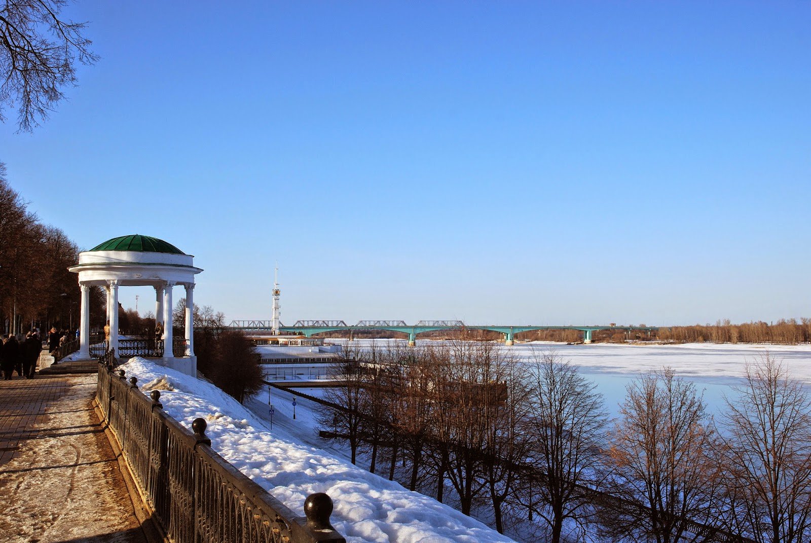 Волжская набережная Ярославль зима